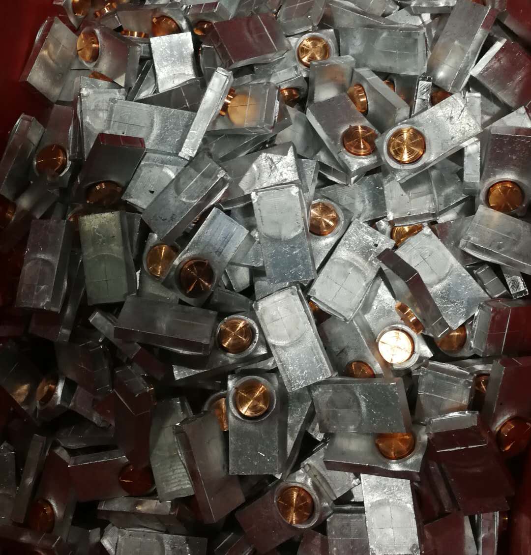 銅鋁復(fù)合極柱摩擦焊機加工 